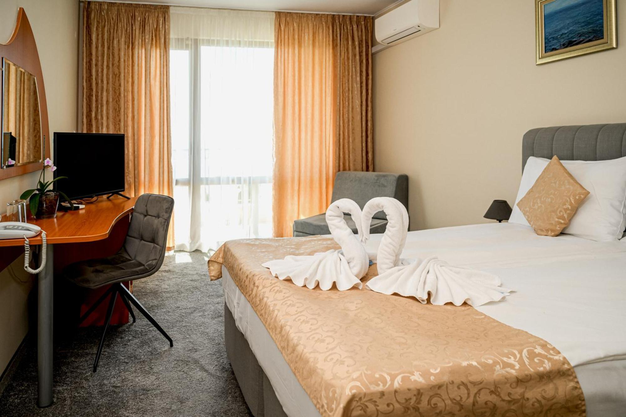 Paradise Hotel & Relax Center Поморие Екстериор снимка