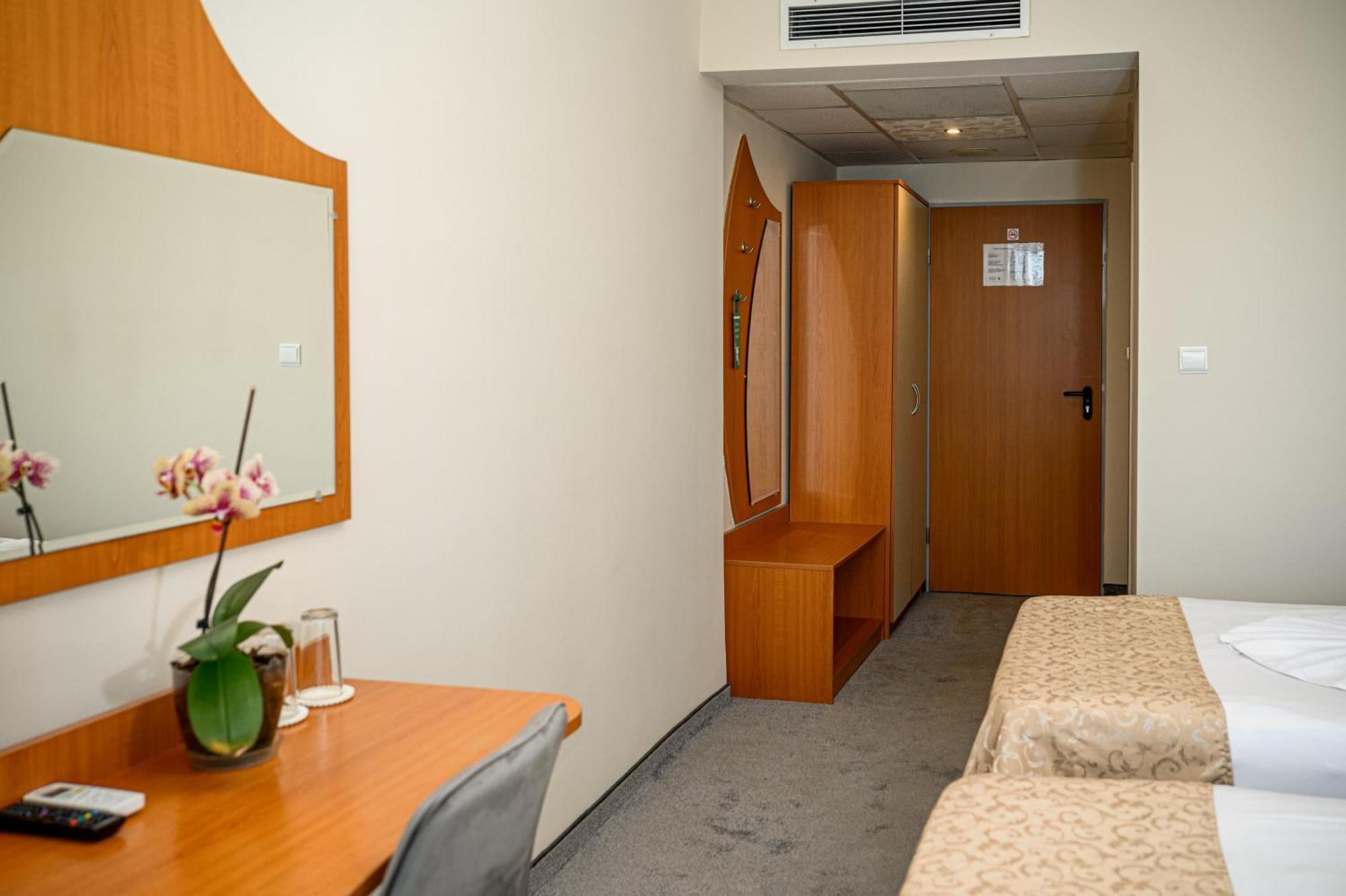 Paradise Hotel & Relax Center Поморие Екстериор снимка