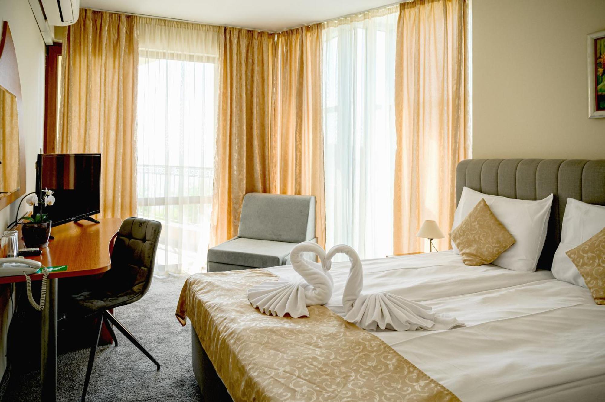 Paradise Hotel & Relax Center Поморие Екстериор снимка