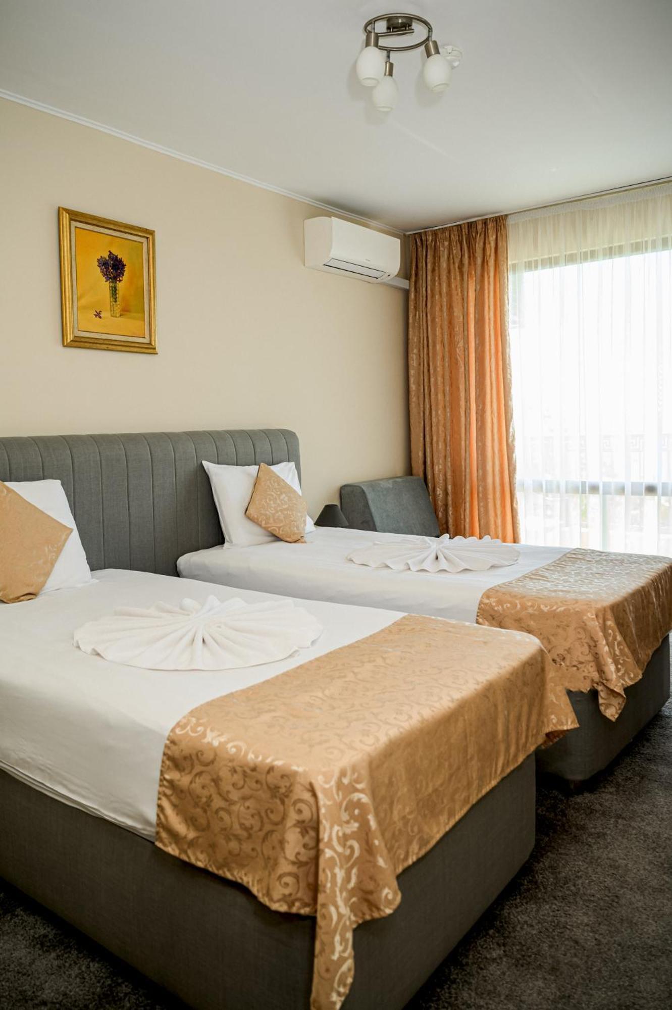 Paradise Hotel & Relax Center Поморие Екстериор снимка