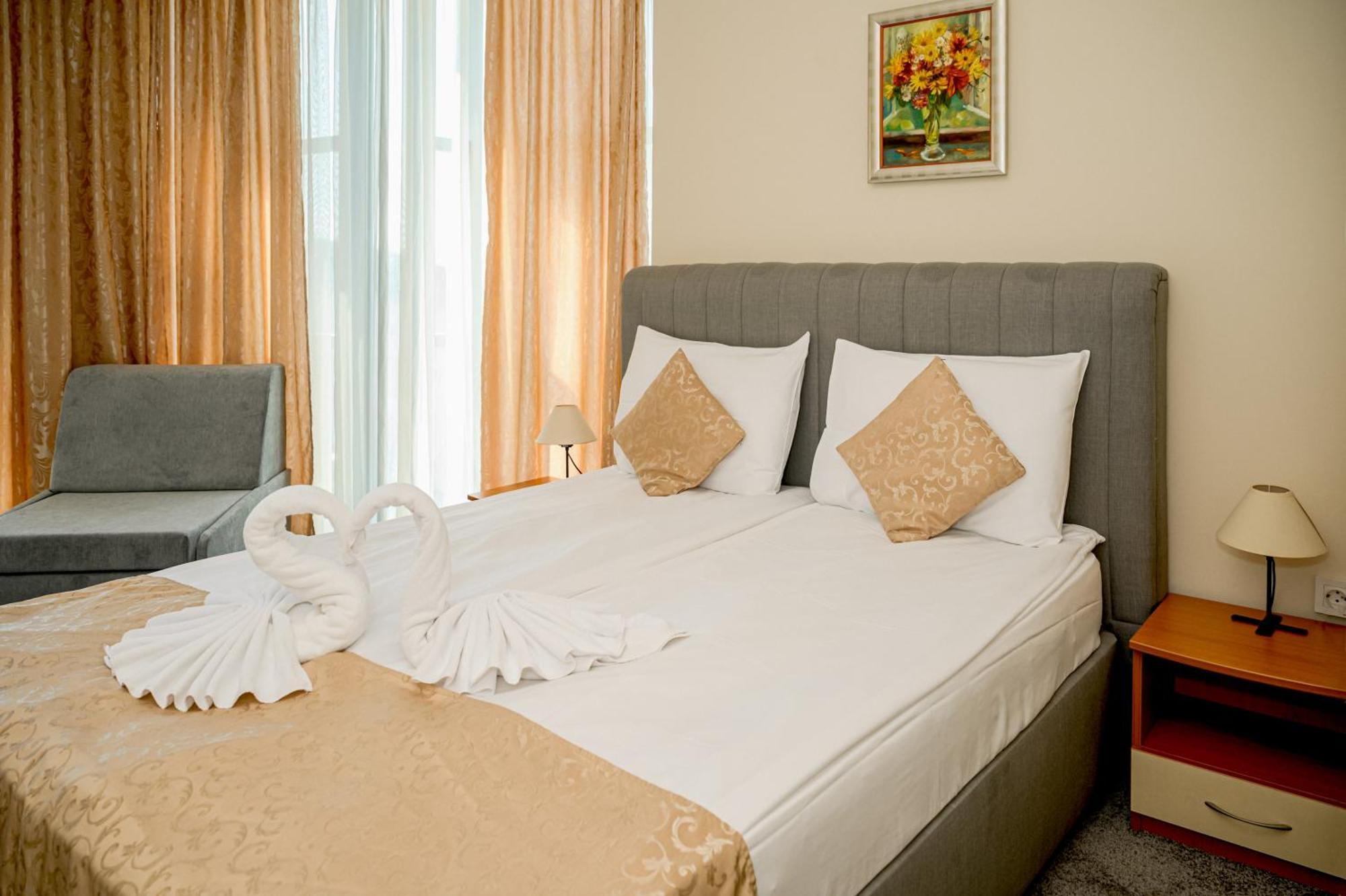 Paradise Hotel & Relax Center Поморие Екстериор снимка