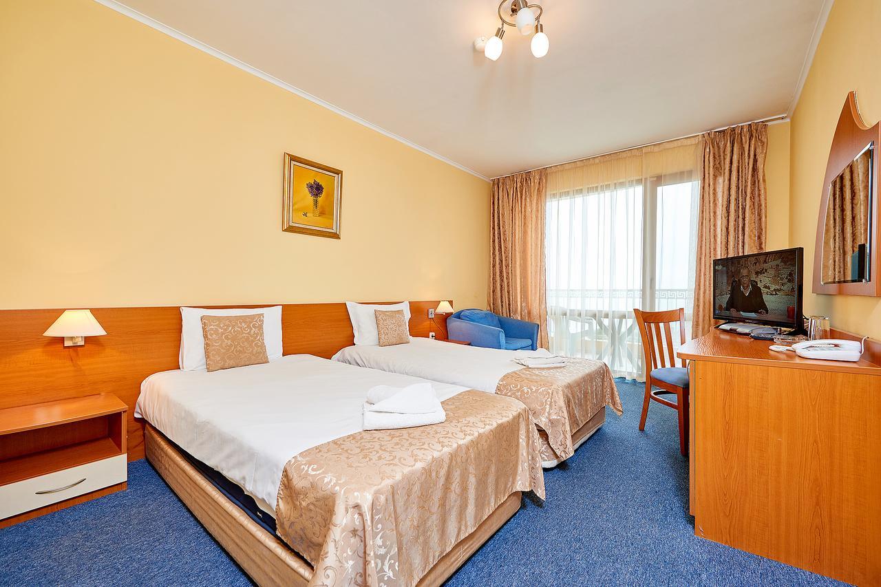 Paradise Hotel & Relax Center Поморие Стая снимка